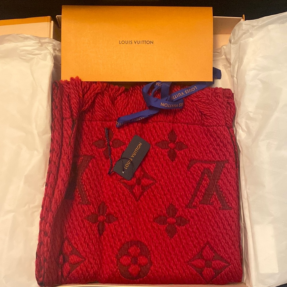 AUTHENTIC BRAND NEW LOUIS VUTTION LOGOMANIA SCARF PRICE IS FIRM!!!